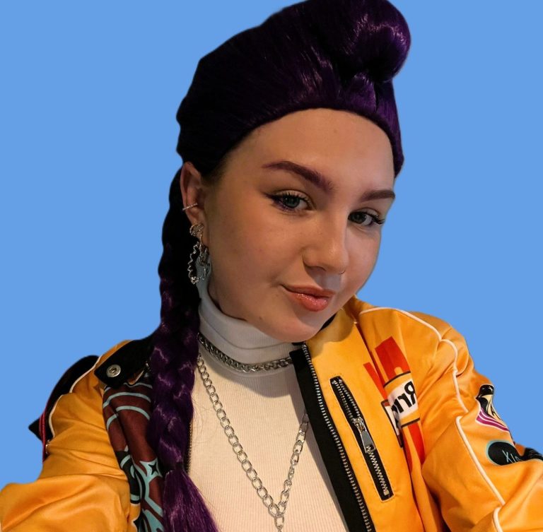 K-pop kids' party Young woman with a purple headband and orange jacket against a blue background.